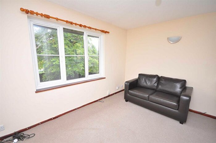 1 Bedroom Flat To Rent In Lowry Crescent, Mitcham, CR4
