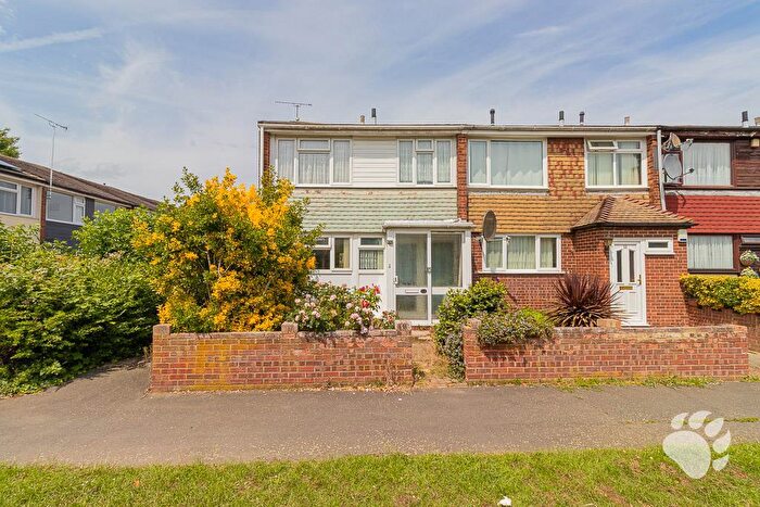 3 Bedroom End Of Terrace House For Sale In Somerset Gardens, Pitsea, SS13
