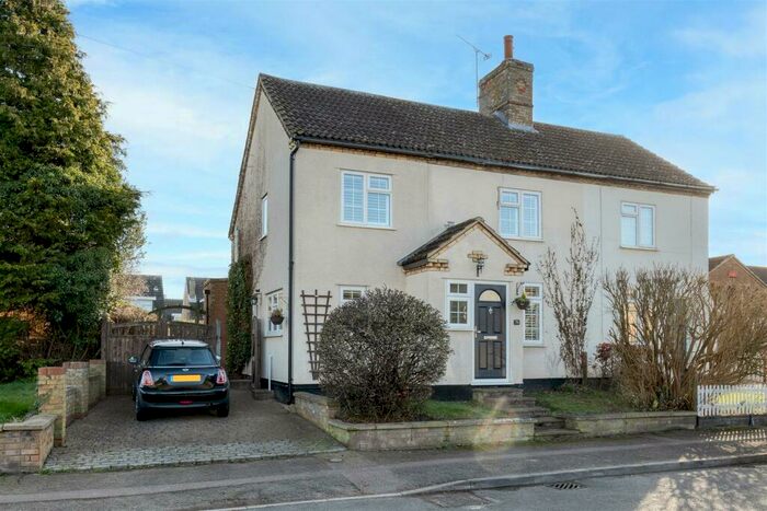 3 Bedroom Semi-Detached House To Rent In Regent Street, Stotfold, SG5