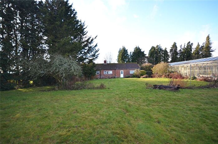3 Bedroom Bungalow For Sale In Farm Road, Little Park, Andover, Hampshire, SP11