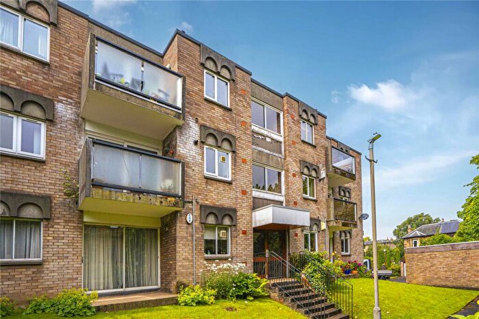3 Bedroom Flat To Rent In /, Knowehead Gardens, Glasgow, G41