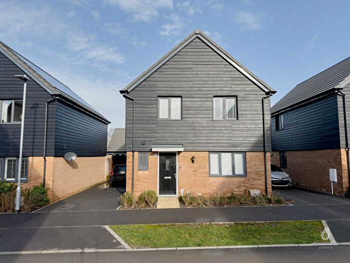 4 Bedroom Detached House For Sale In Trussell Road, Warfield, Berkshire, RG42