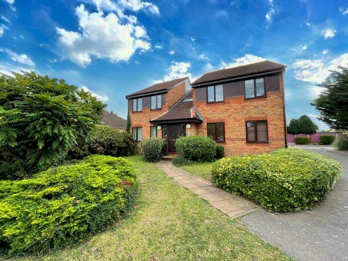 2 Bedroom Flat To Rent In Bernice Close, Rainham, RM13