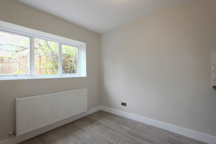 Studio To Rent In Sandringham Road, London, NW11