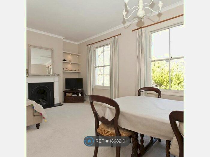 2 Bedroom Flat To Rent In Ashbourne Grove, London, SE22