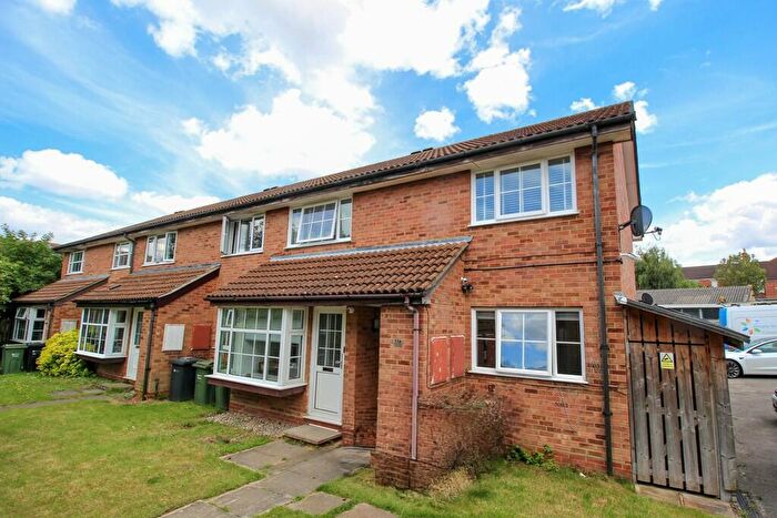 2 Bedroom Maisonette To Rent In Peak Road, Guildford, GU2