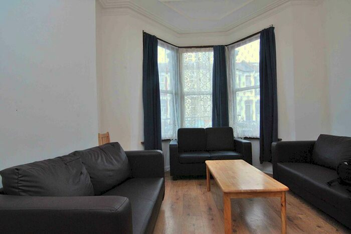 2 Bedroom Flat To Rent In Seymour Road, Harringay, London, N8