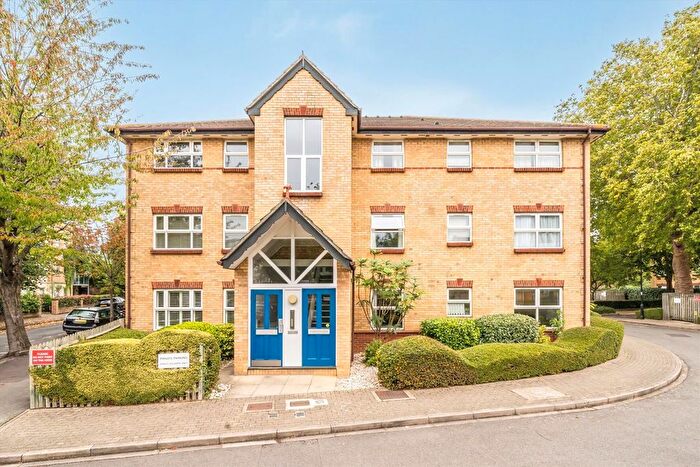 1 Bedroom Flat To Rent In Monmouth Close, Chiswick, W4