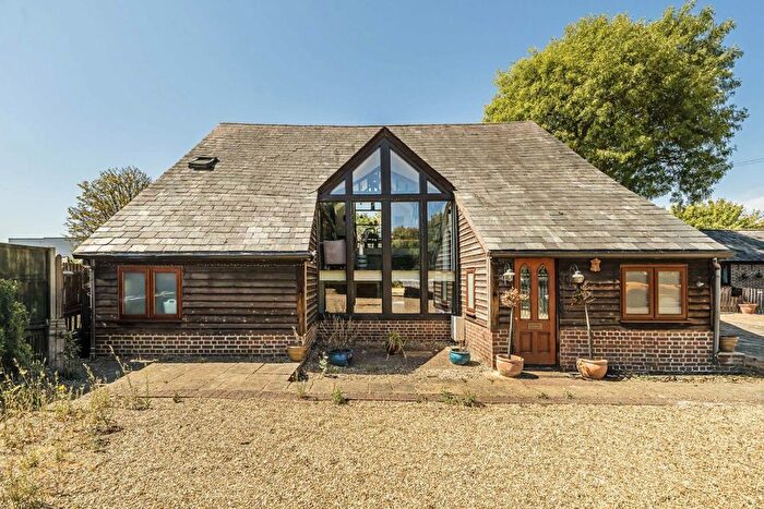 4 Bedroom Detached House For Sale In Walton Road, Molesey, KT8