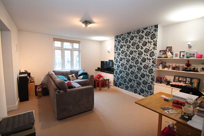 1 Bedroom Flat To Rent In Station Road, Redhill, RH1