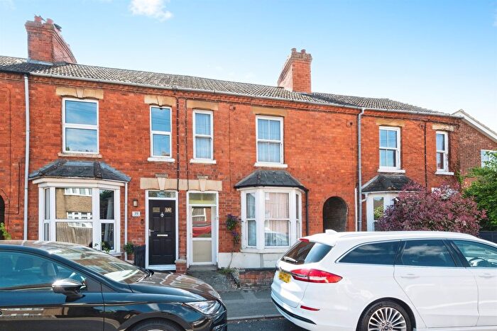 2 Bedroom Terraced House For Sale In Broad Street, Newport Pagnell, MK16