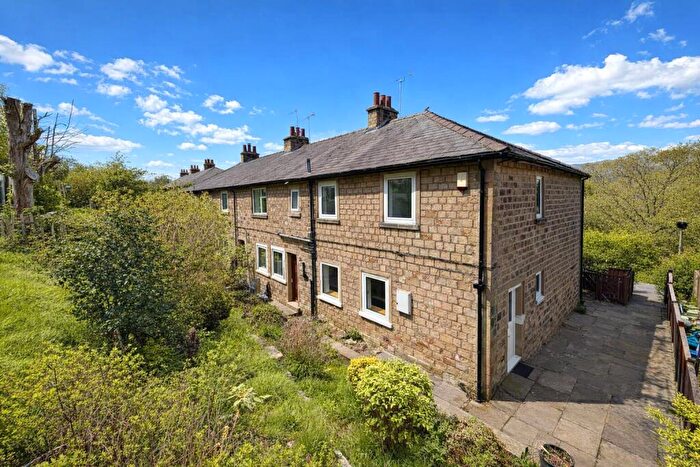 3 Bedroom End Of Terrace House For Sale In Woodhall Crescent, Wakefield Rd, Copley, HX3