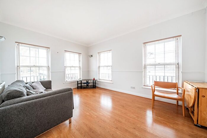 2 Bedroom Flat To Rent In Elizabeth Square, London, SE16