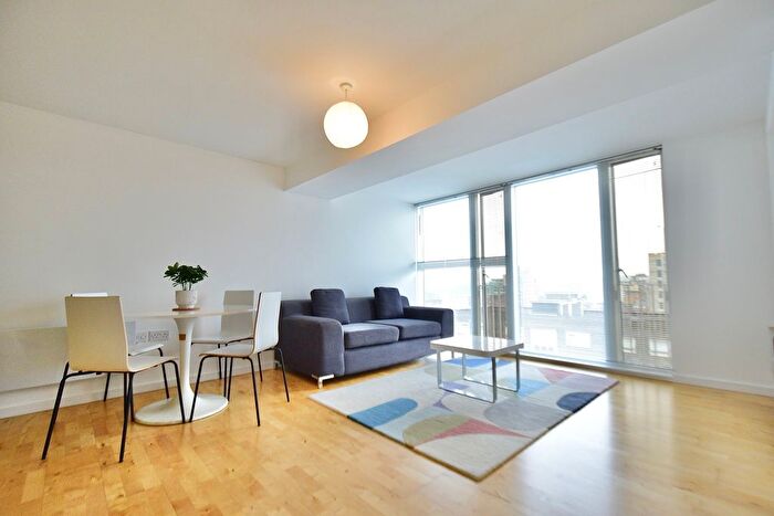 2 Bedroom Flat To Rent In The Avenue, Leeds, LS9