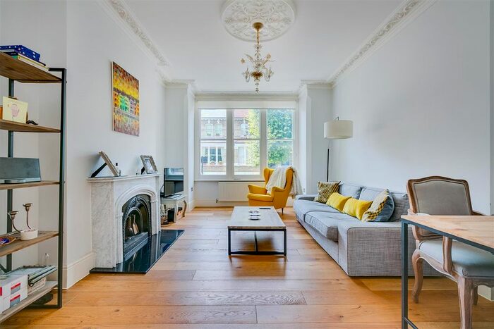 2 Bedroom Flat To Rent In Linden Gardens, Chiswick, London, W4