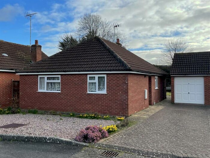 2 Bedroom Detached Bungalow To Rent In Chapel Court, Cam, GL11