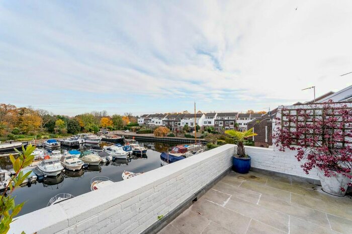 4 Bedroom Property To Rent In Chiswick Quay, Grove Park, London, W4