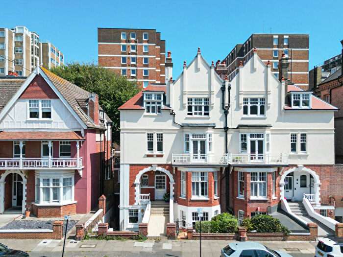 2 Bedroom Flat For Sale In Third Avenue, Hove, BN3