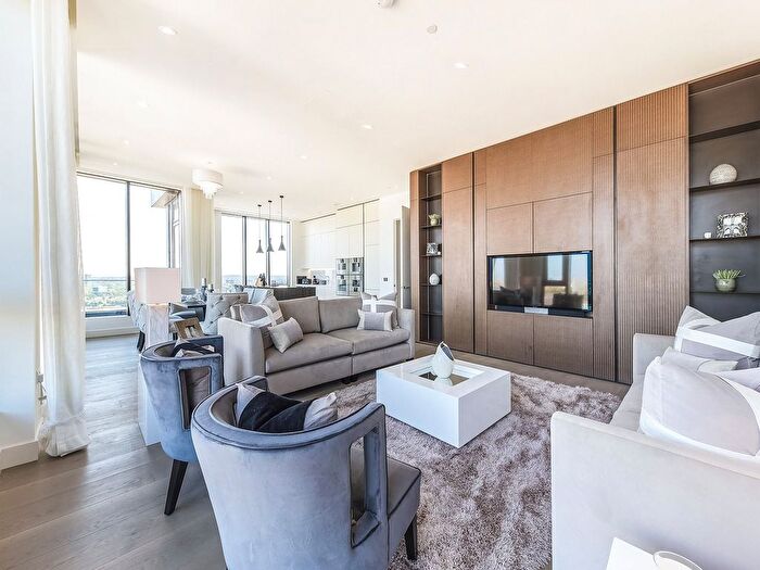 3 Bedroom Flat To Rent In Admiralty House, Vaughan Way, E1W