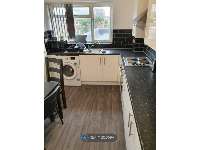 3 Bedroom Flat To Rent In Flats Above Mile Road, Bedford, MK42