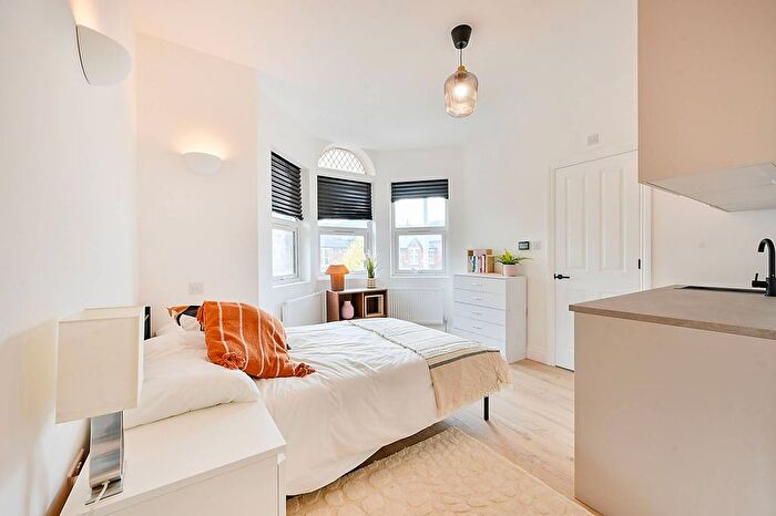 Studio To Rent In Madeley Road, Ealing Broadway, London, W5