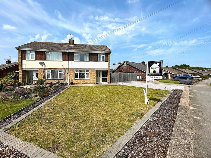 3 Bedroom Semi-Detached House For Sale In Courtneys, Selby, YO8