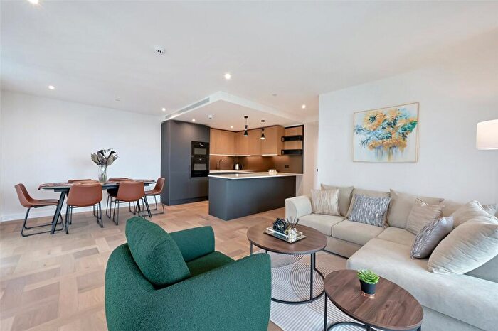 3 Bedroom Apartment To Rent In Boxwood Gardens, London Dock, E1W