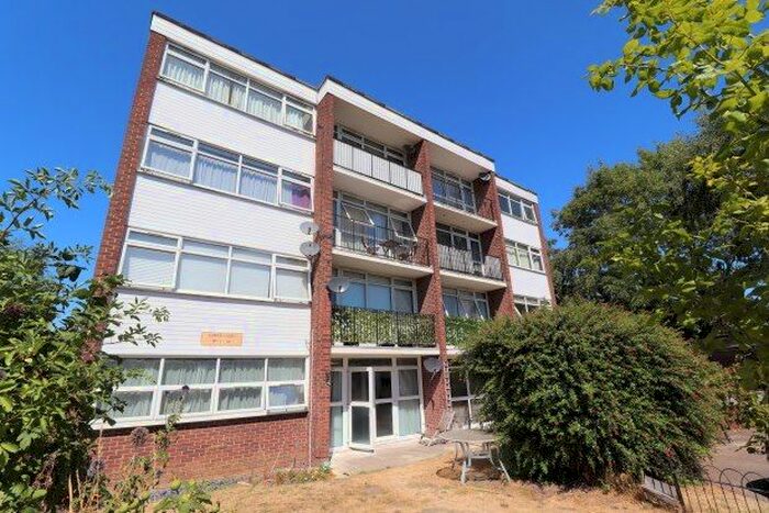 2 Bedroom Flat To Rent In Tower Court, Brentwood, CM14