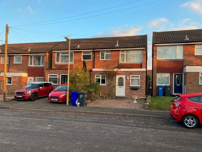 3 Bedroom Semi-Detached House To Rent In Blackwater, GU17