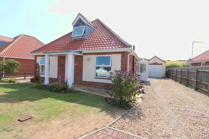 3 Bedroom Bungalow For Sale In Gap Crescent, Hunmanby Gap, YO14