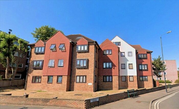 1 Bedroom Flat To Rent In Manor Road, Wallington, Surrey., SM6