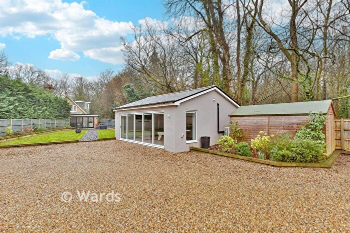 3 Bedroom Semi Detached House For Sale In Harvel Road, Meopham, Kent, DA13