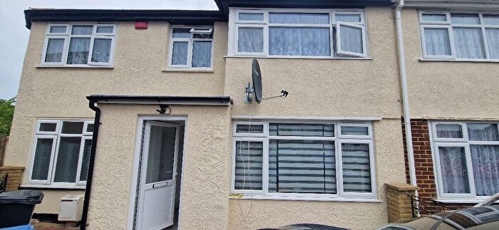 2 Bedroom Flat To Rent In Warren Close, London, N9