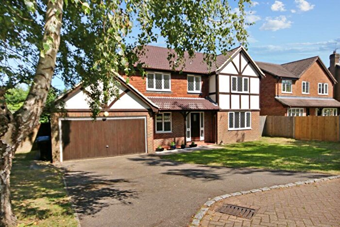 5 Bedroom Detached House For Sale In Kinnibrugh Drive, RH7