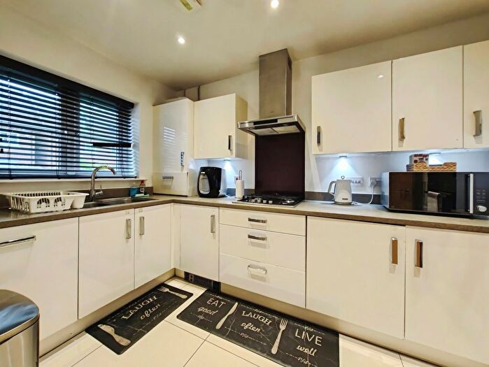 3 Bedroom Property For Sale In Meyers Close, Slough, SL3
