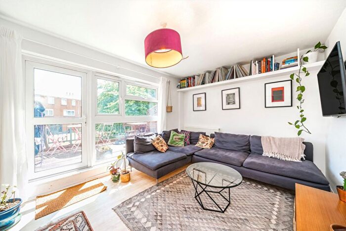 3 Bedroom Flat For Sale In Pellerin Road, Stoke Newington, N16