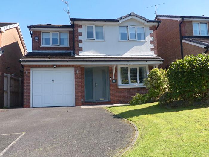 4 Bedroom Detached House For Sale In Milngate Close, Rochdale, OL16
