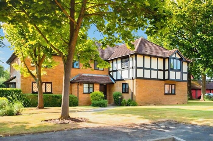 1 Bedroom Apartment For Sale In Newton Court, Old Windsor, Windsor, SL4