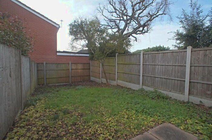 2 Bedroom House For Sale In Greenbank Close, North Chingford, E4