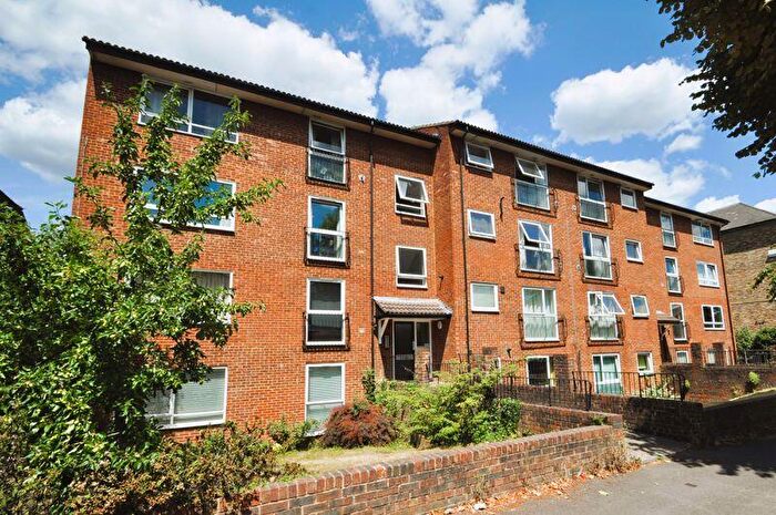 2 Bedroom Flat To Rent In Berrylands, Surbiton, KT5