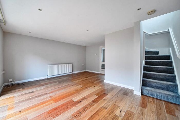 2 Bedroom Detached House To Rent In Haslemere, GU27
