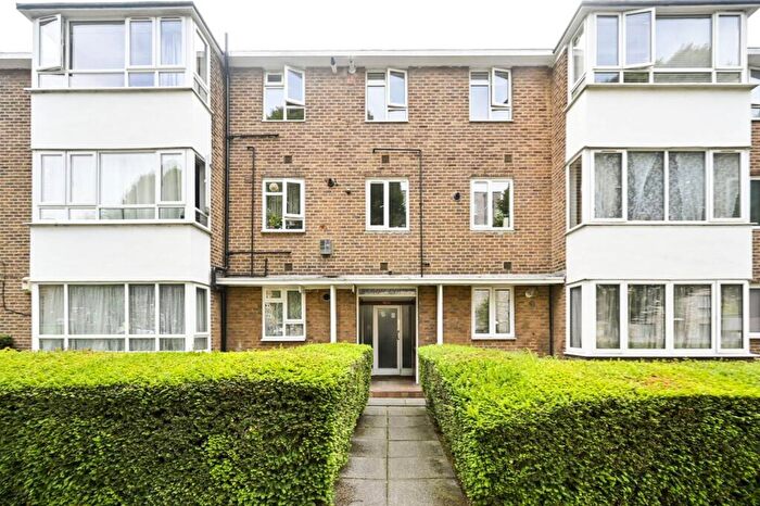 2 Bedroom Flat For Sale In Brondesbury Road, Kilburn, London, NW6