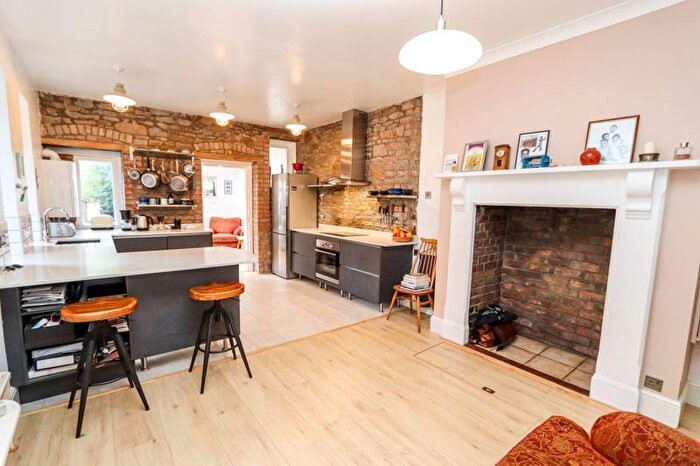 2 Bedroom Flat For Sale In Queens Road, Clevedon, BS21