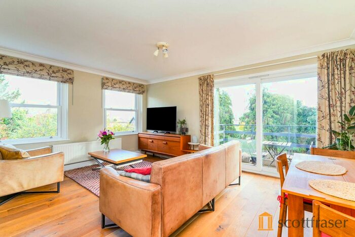 2 Bedroom Flat To Rent In Park Close, Oxford, OX2