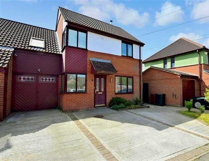 4 Bedroom Link Detached House To Rent In Butt Field Road, Singleton, Ashford, TN23