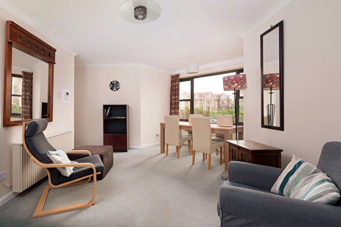 2 Bedroom Flat For Sale In Manhattan Drive, Cambridge, CB4