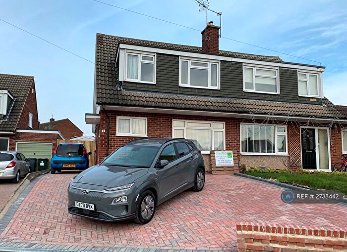 3 Bedroom Semi Detached House To Rent In Tintern Crescent, Reading, RG1