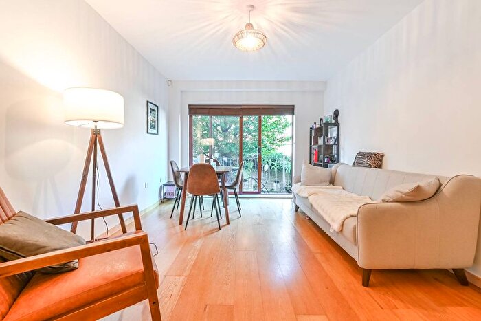 2 Bedroom Flat For Sale In Graham Street, Islington, London, N1