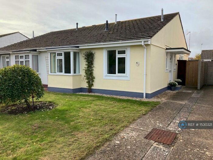 2 Bedroom Bungalow To Rent In Middle Mead, Littlehampton, BN17