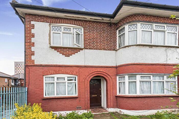 2 Bedroom House For Sale In Craig Park Road, London, N18